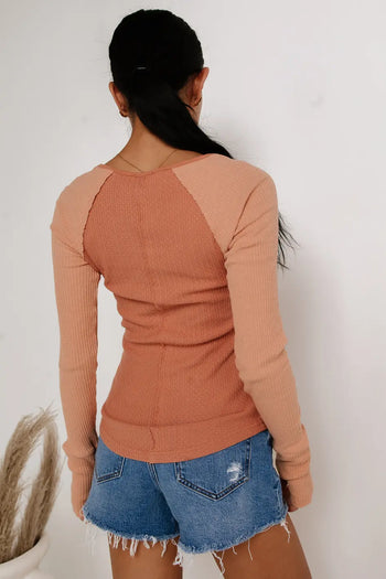 Knit top in terracotta 