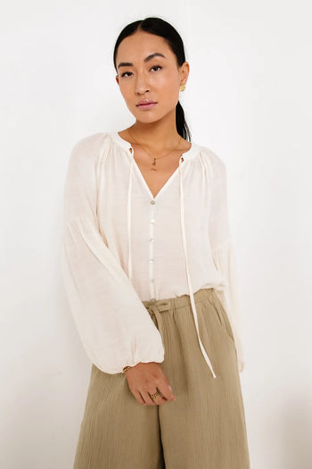 Blouse in cream 