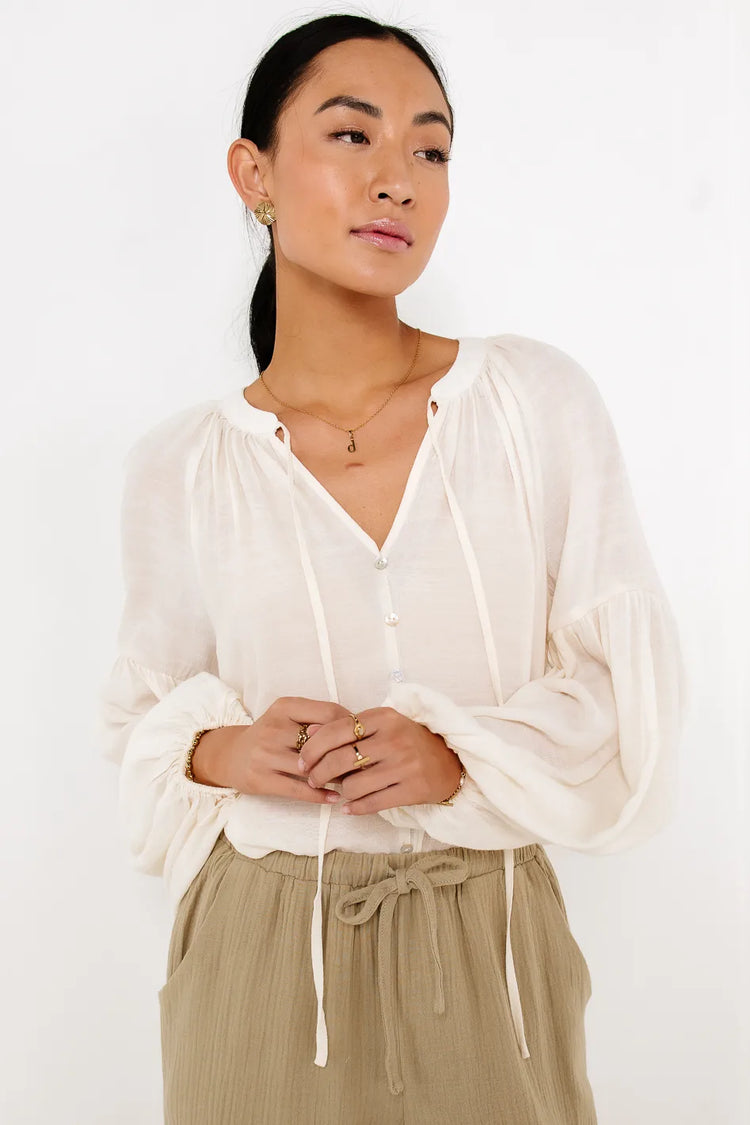 Two ties neck blouse in ivory 