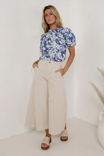 Two hand pockets wide leg pants in beige 
