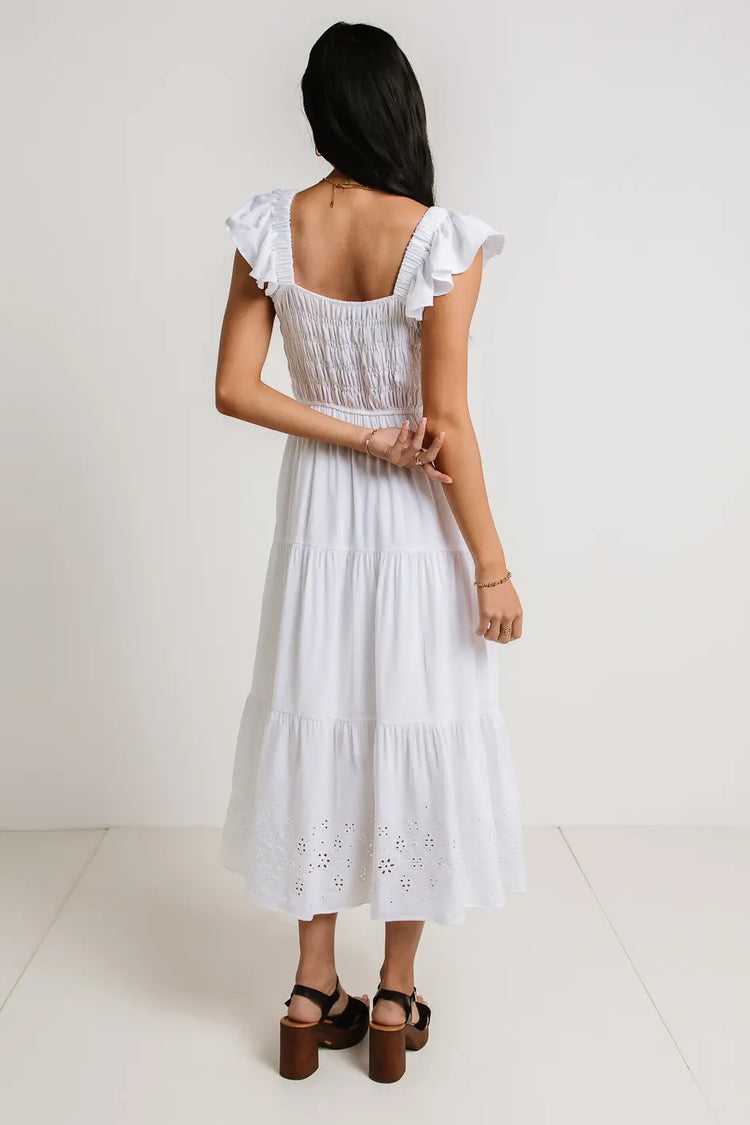 Sleeveless dress in white 
