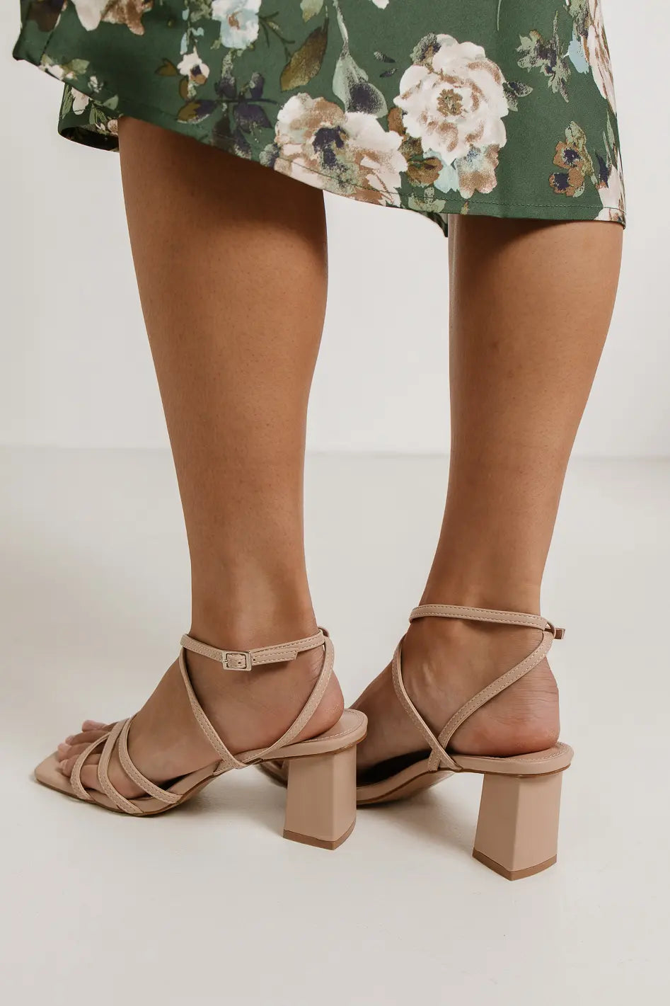 Straps heels in beige 