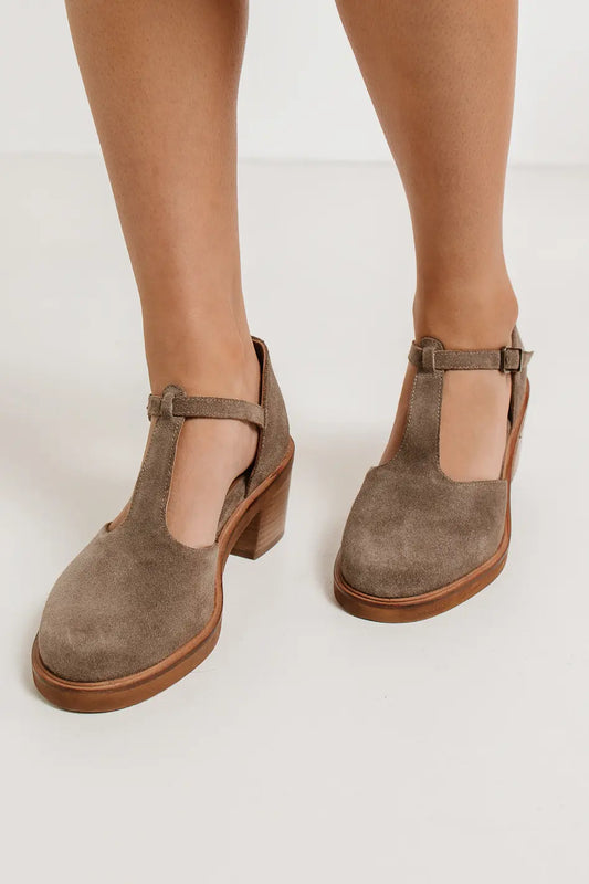 Shoes in taupe 