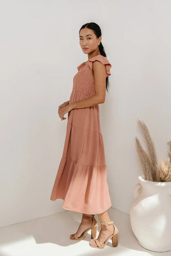 Short sleeves dress in peach 