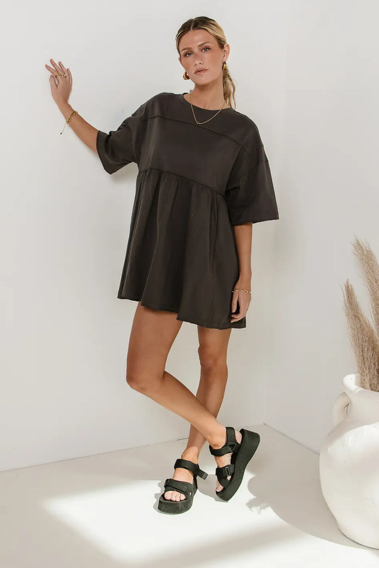 Round neck mini dress in grey 