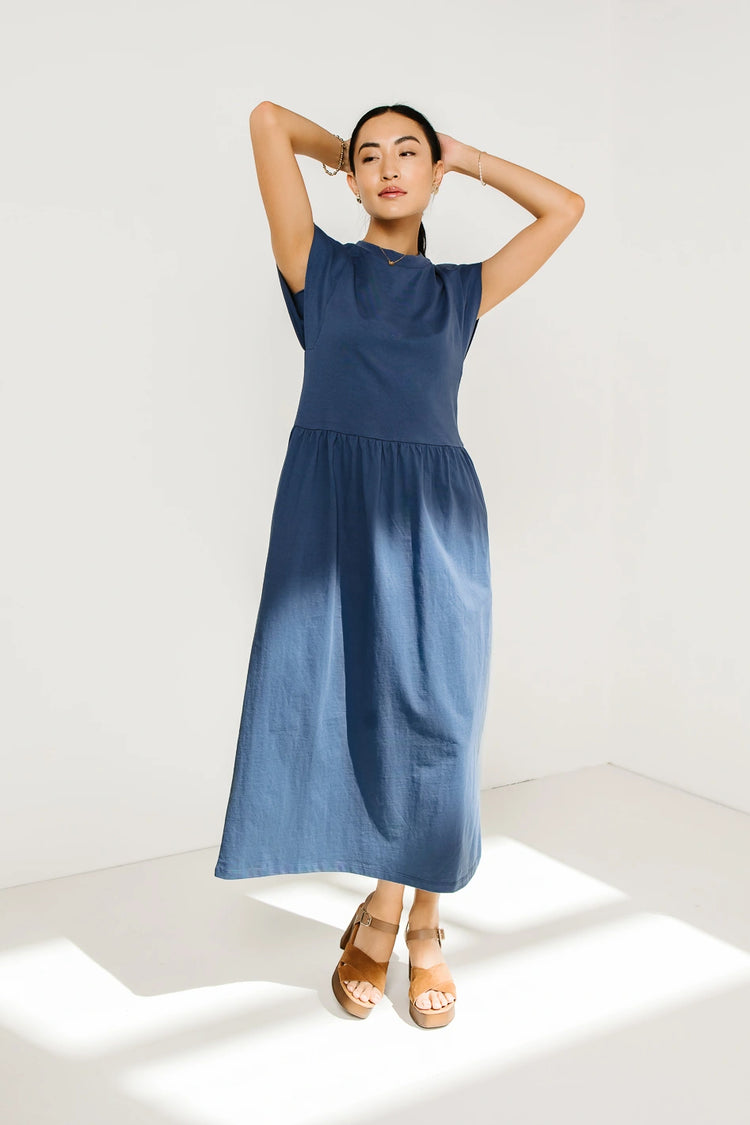 short sleeve midi dress in blue