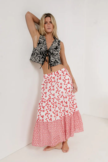 Adjustable front ties vest in black 