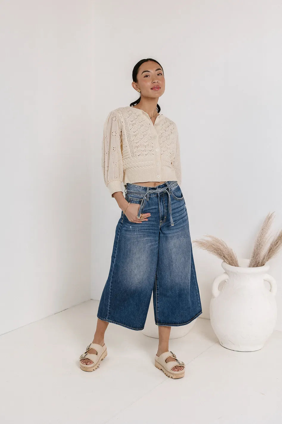 Cropped sweater in cream 