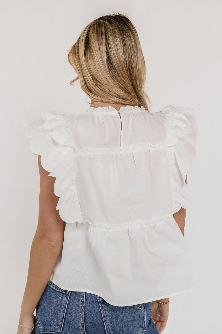 Plain color ruffle top in white 