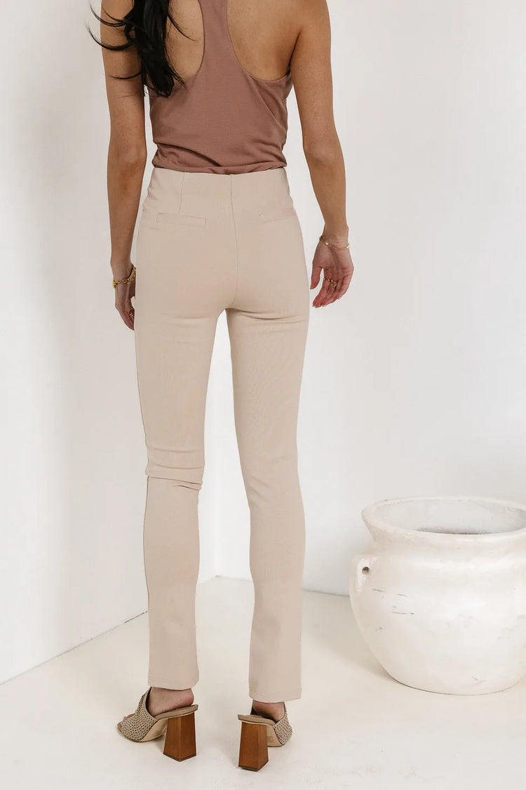 Plain color pants in tan 