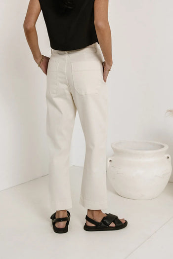 Two back pockets straight leg jeans 