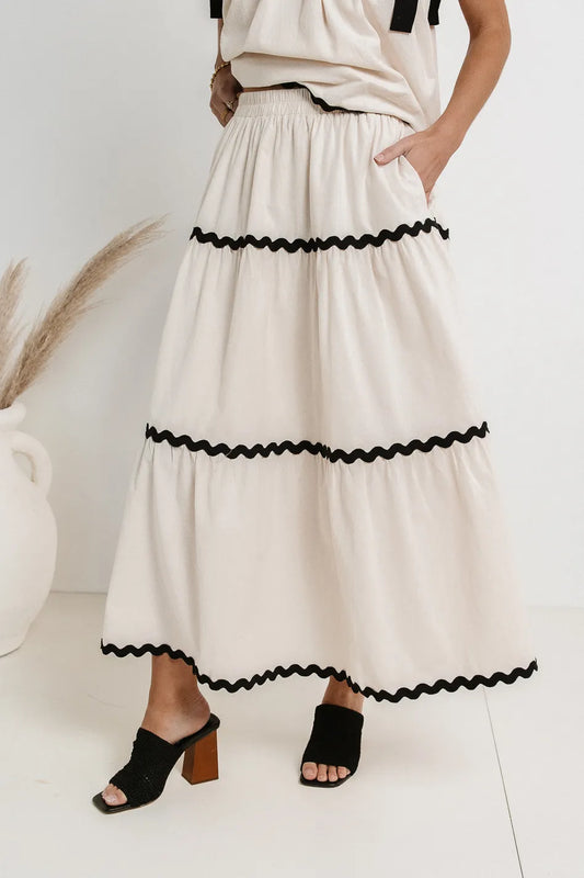 Two hand pockets tiered skirt 