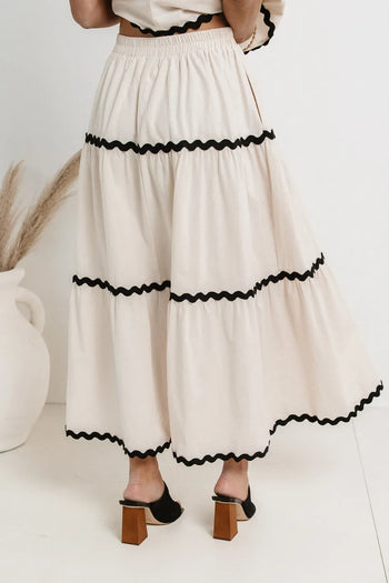 Elastic waist skirt in cream 