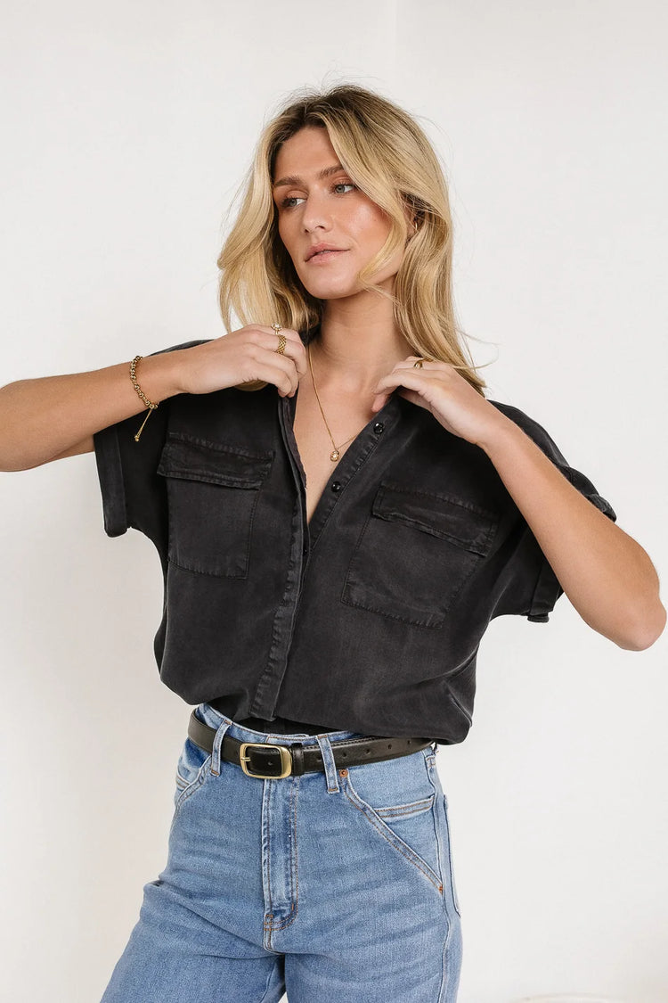 Woven top in black 