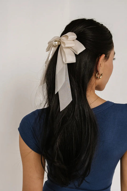 Bow hair clip with a pearl 