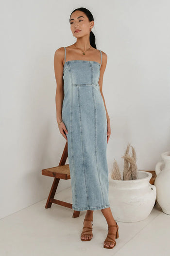 Midi dress in light wash 
