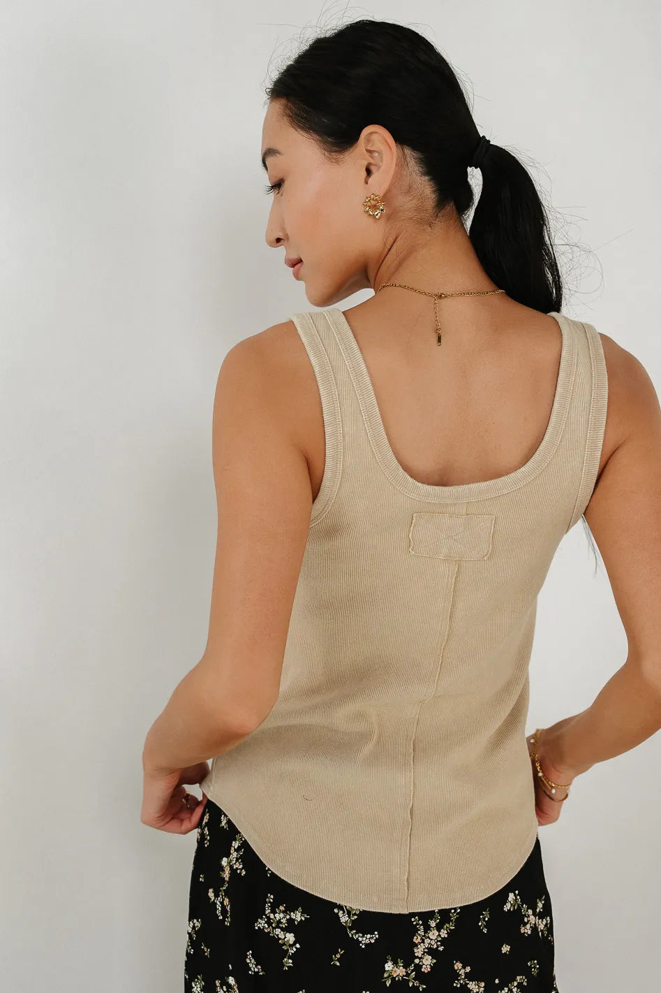 U-Neck top in beige 