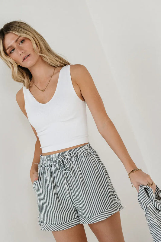 Two hand pockets striped shorts in black 