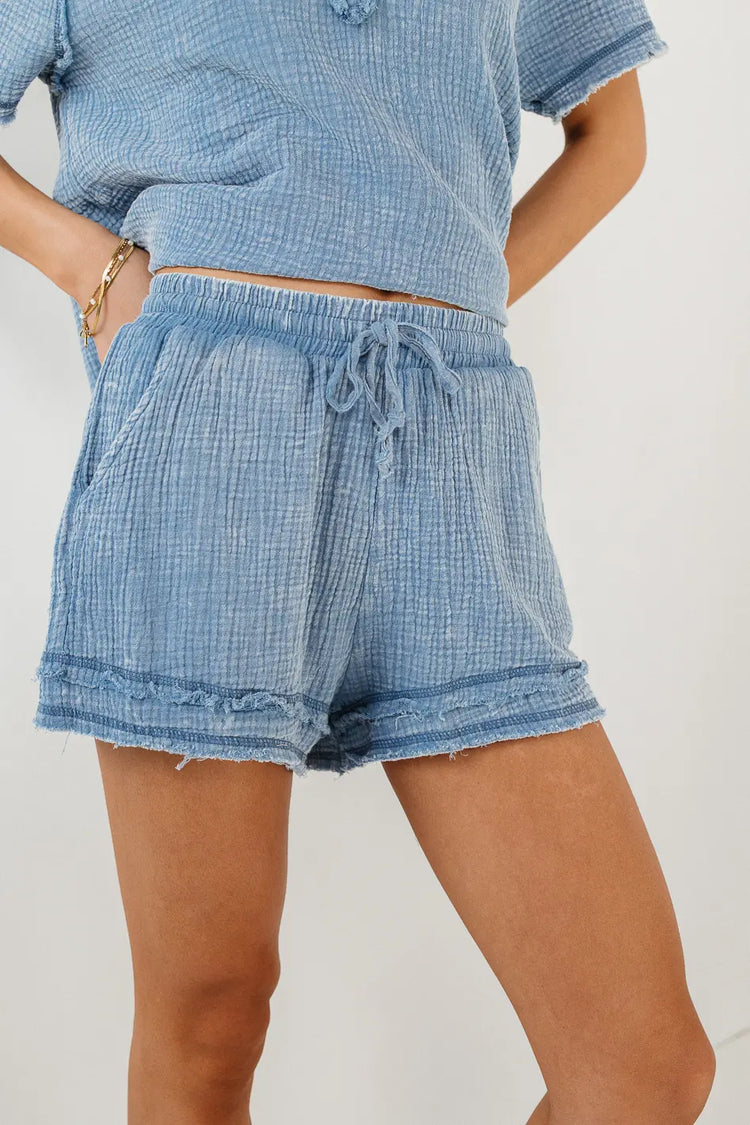 Two hand pockets shorts in blue 