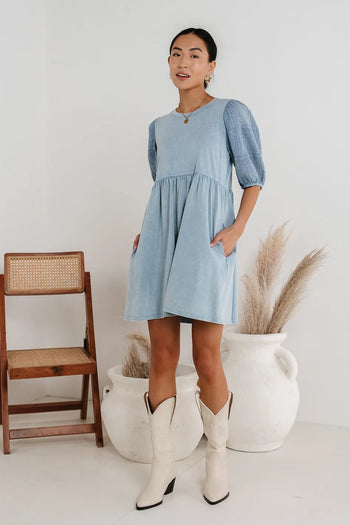 Round neck mini dress in blue 