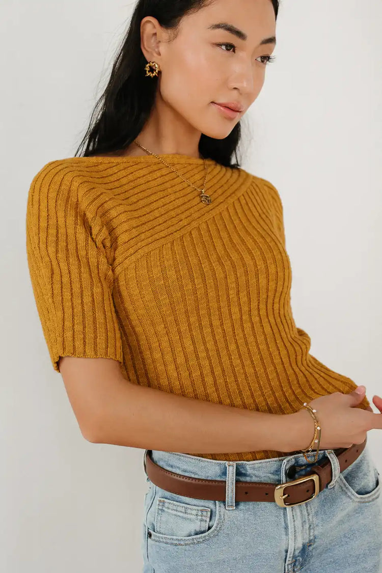 SHORT SLEEVE SWEATER TOP IN YELLOW