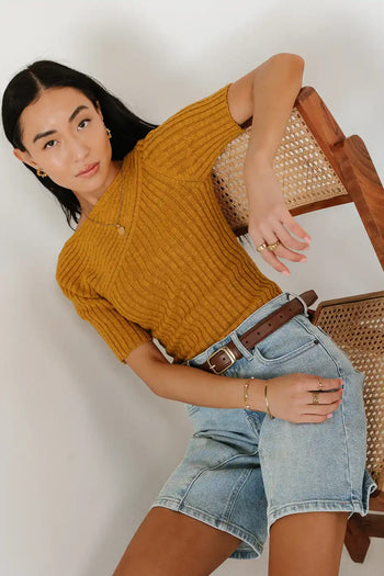 SWEATER TOP IN YELLOW