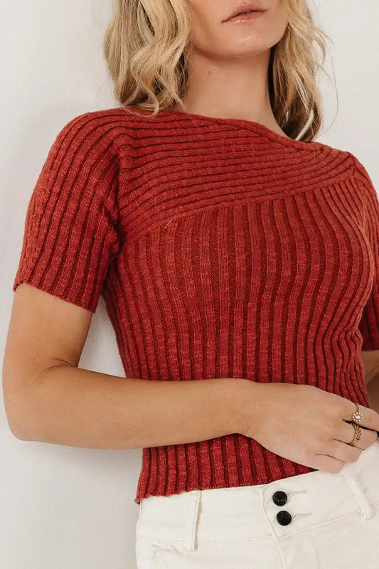 SWEATER TOP IN RED