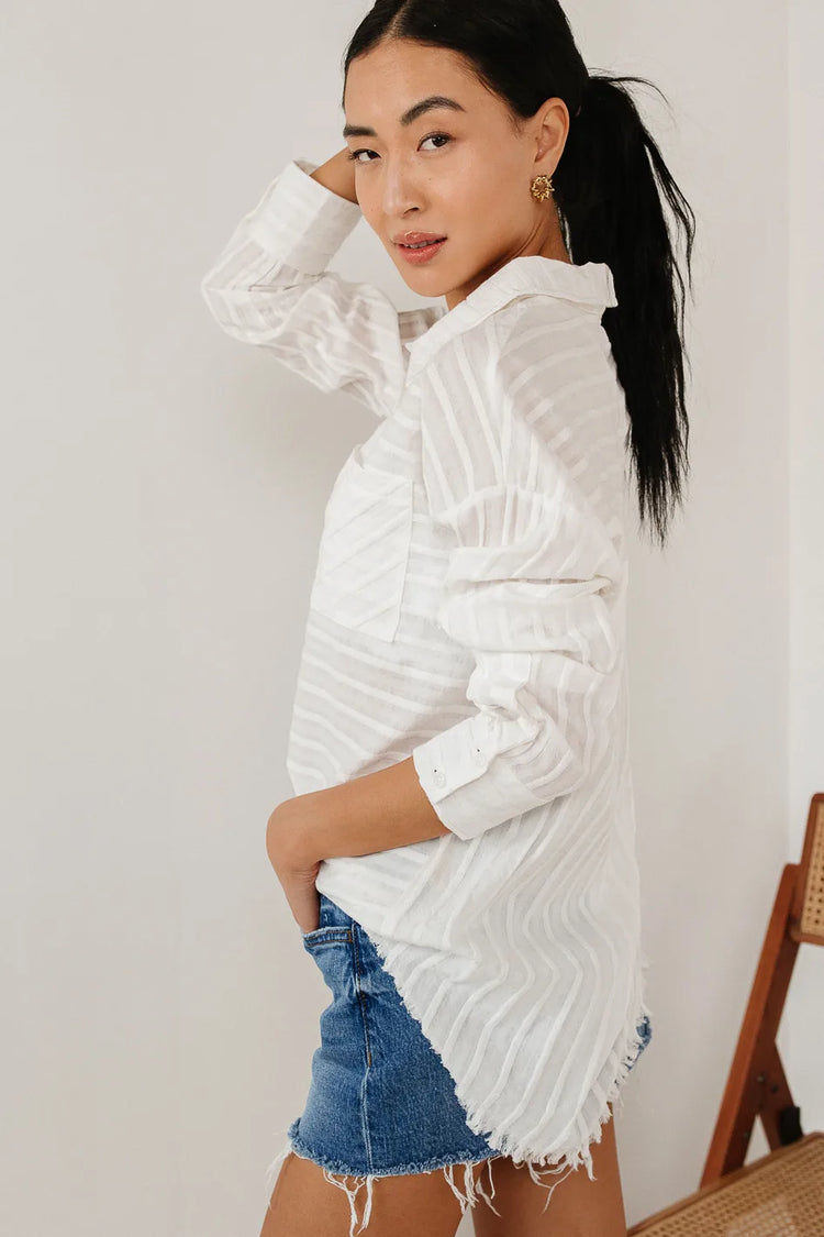 Long sleeves button up top in white 