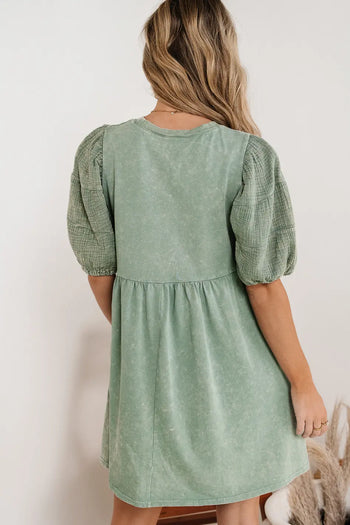 Plain color dress in sage 