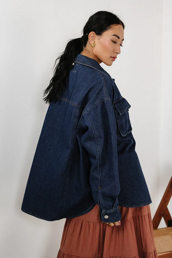 Two front pockets denim jacket in dark wash 