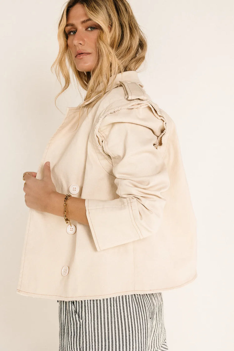 Adjustable button sleeves jacket in cream 