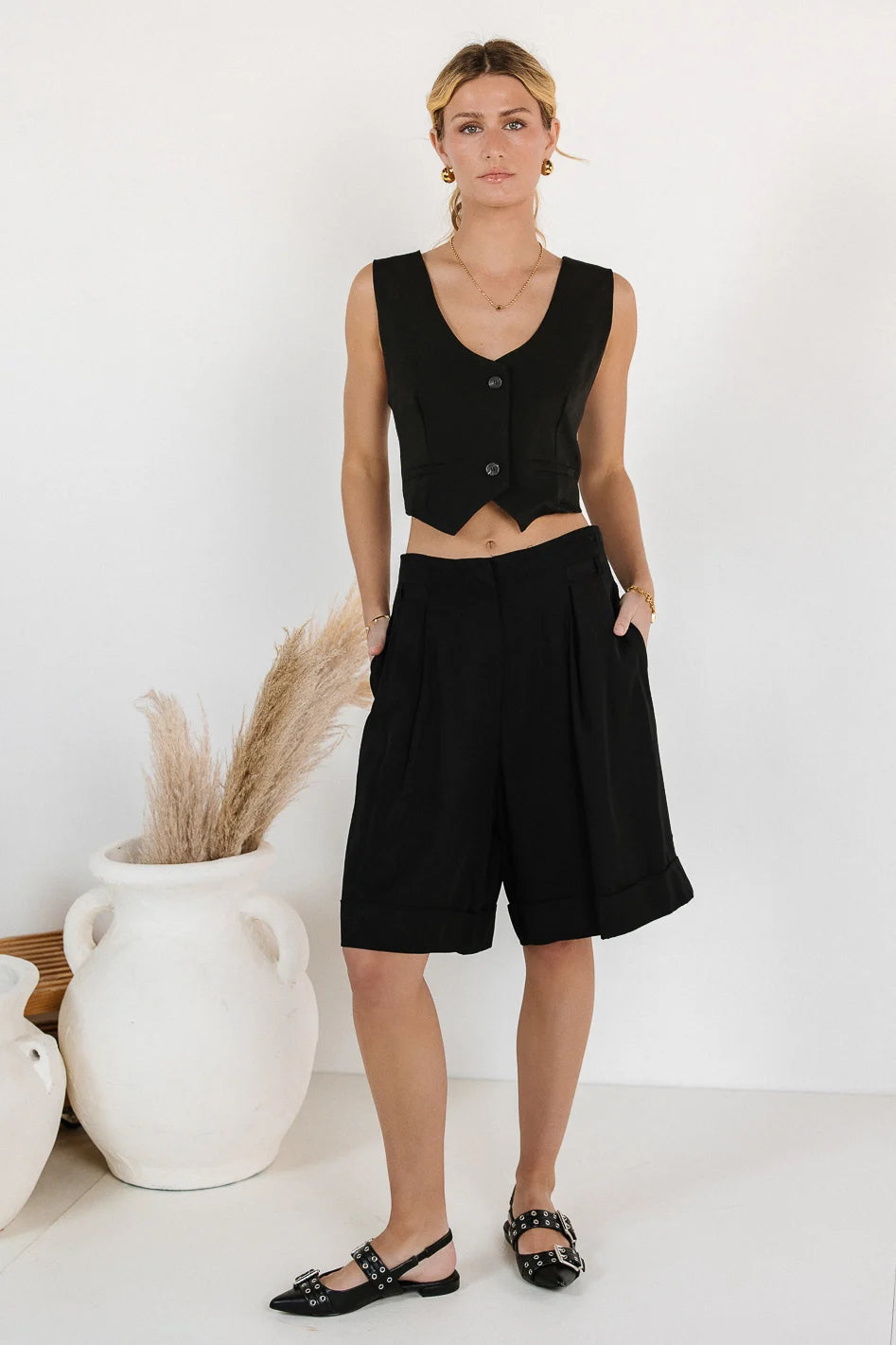 Two hand pockets shorts in black 