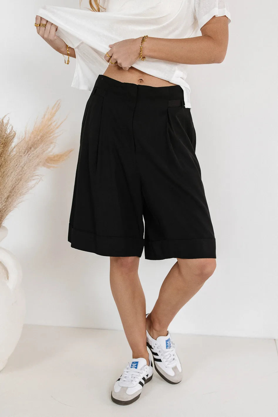 High rise woven top in black 