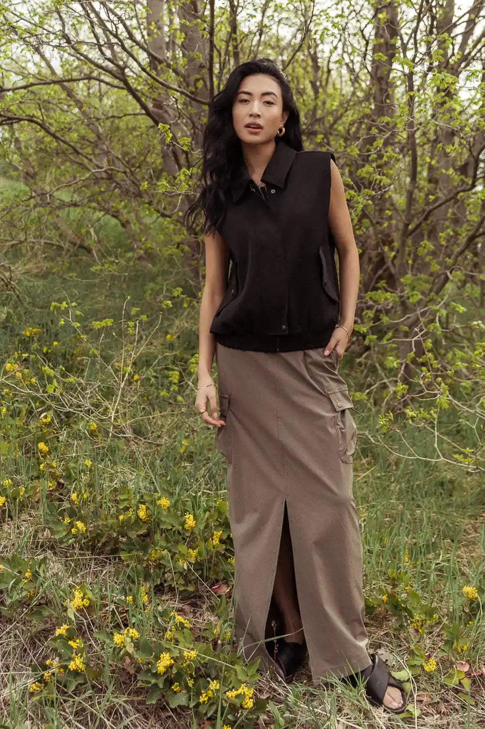 Two hand pockets vest in black 