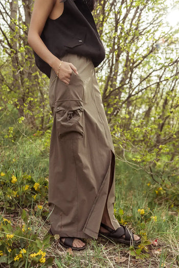 Side cargo pockets skirt in olive 