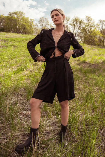 Woven short in black 