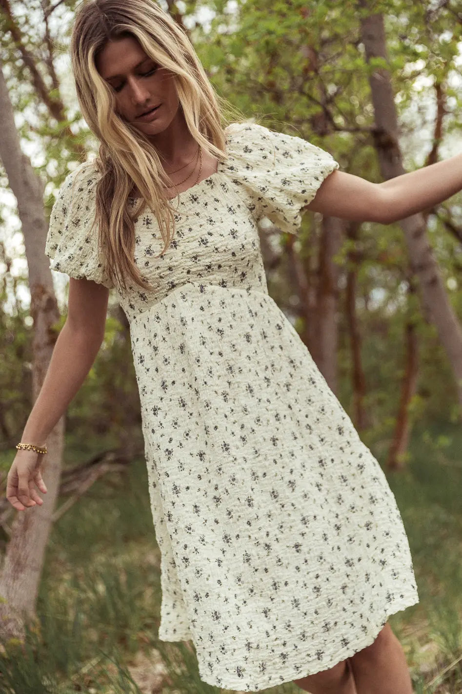 Short sleeves dress in ivory 