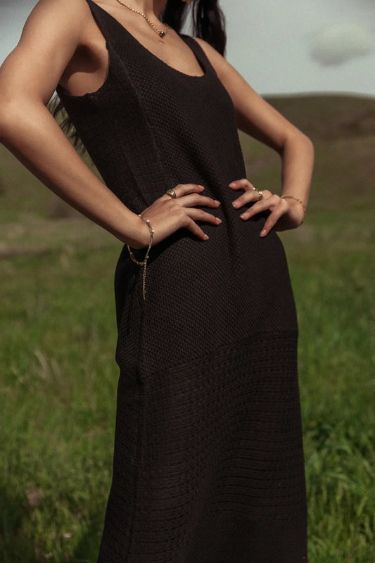 U-Neck dress in black 