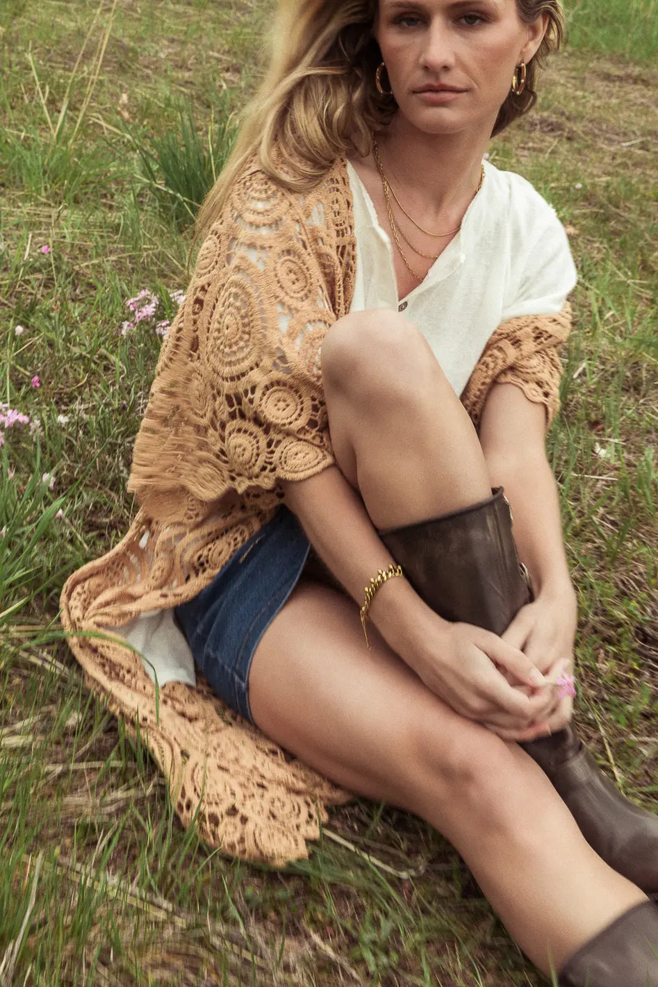 Crocheted kimono in camel 