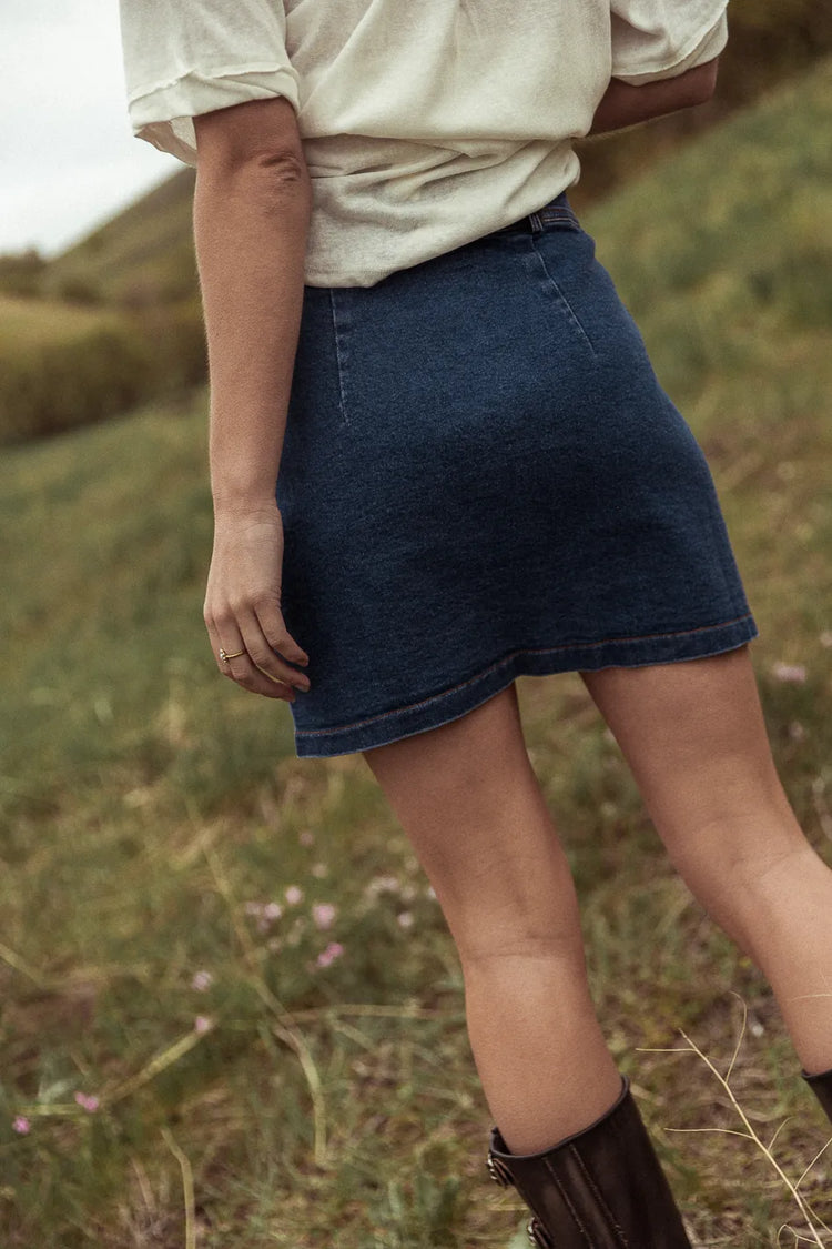 Plain color denim skirt in dark wash 