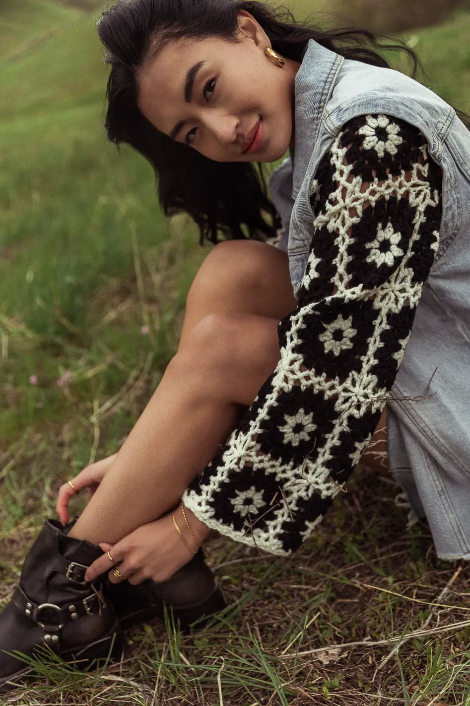 Crochet long sleeves jacket in light wash 