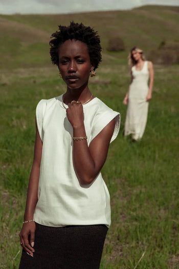 Round neck top in white 