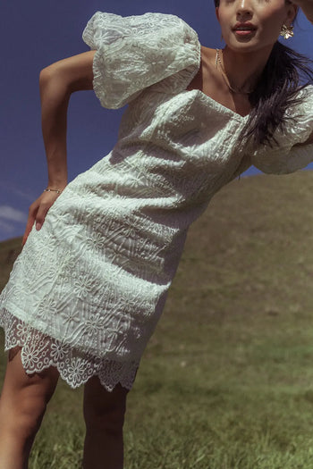 Mini lace dress in white 