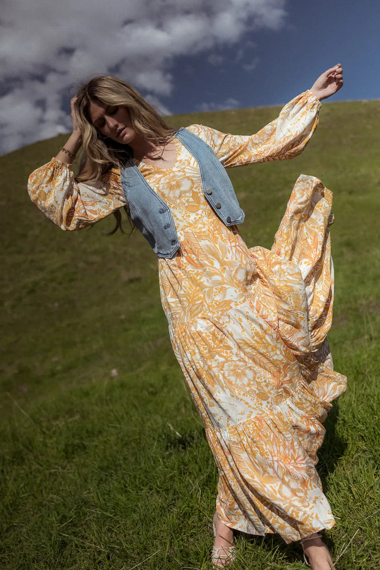 V-Neck maxi dress in mustard 