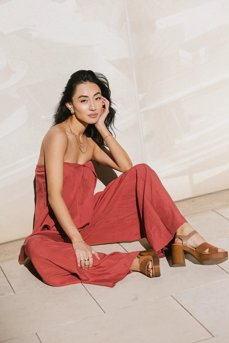 Sleeveless jumpsuit in red 