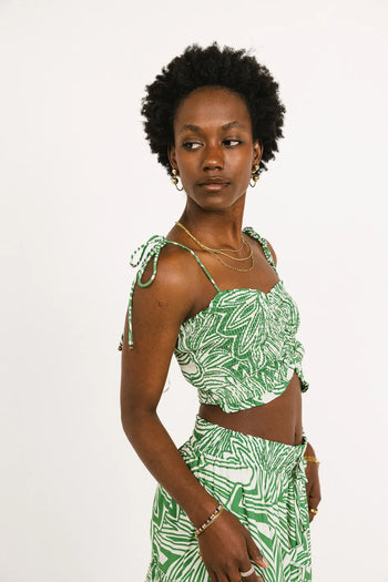 Adjustable shoulder straps crop top in green  