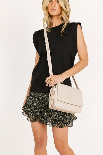 Adjustable straps crossbody in beige 