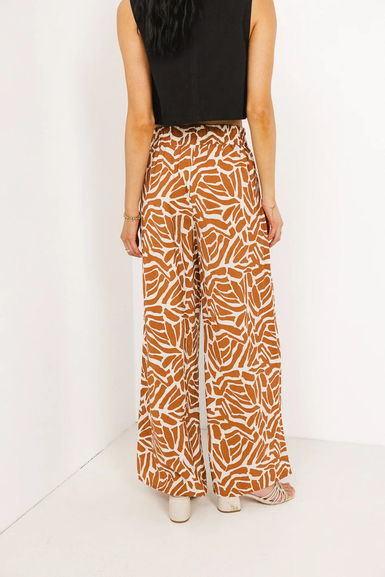 Printed pants in rust and cream 