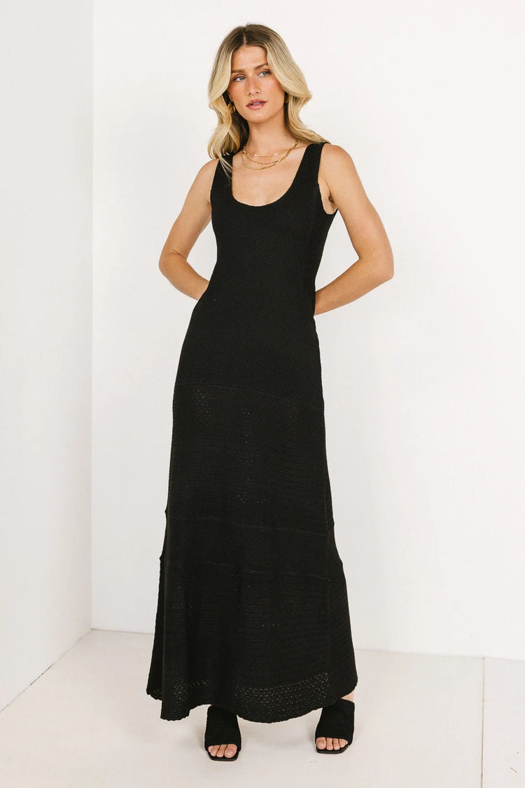 U-Neck dress in black 