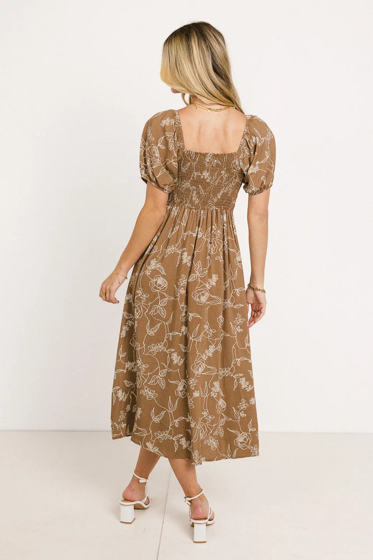 Elastic back midi dress in brown 